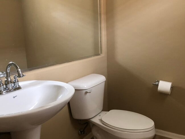 Building Photo - 4/2.5 in Gated Community