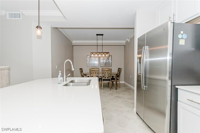 Foto del edificio - 6058 National Blvd