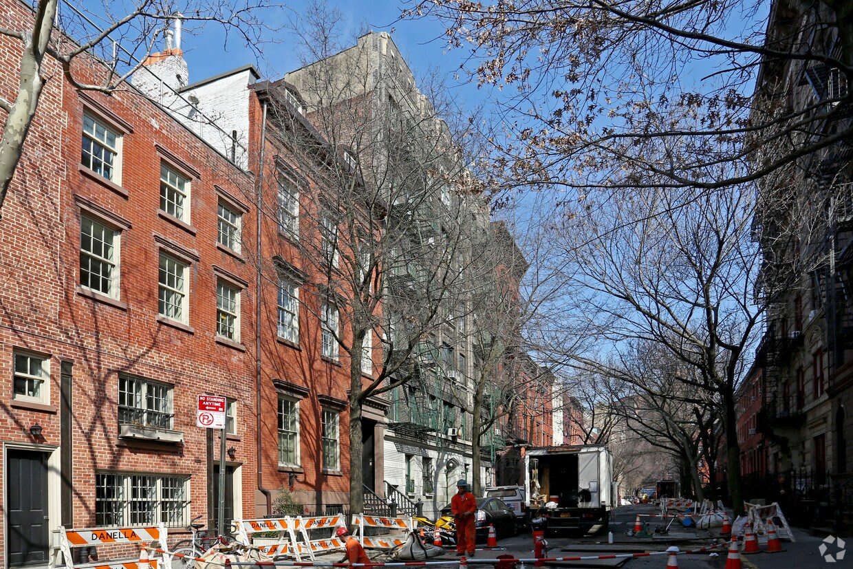 Primary Photo - 33 Bank St