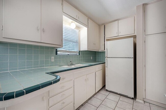 Foto del edificio - 4906 Gladeview Dr