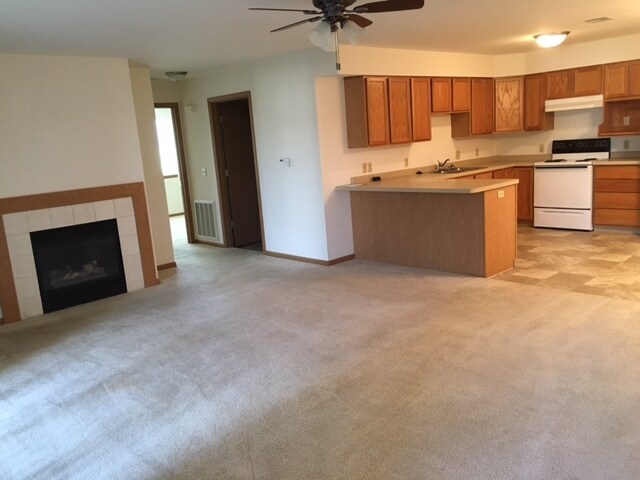 Foto del edificio - 310 E Tyranena Park Rd