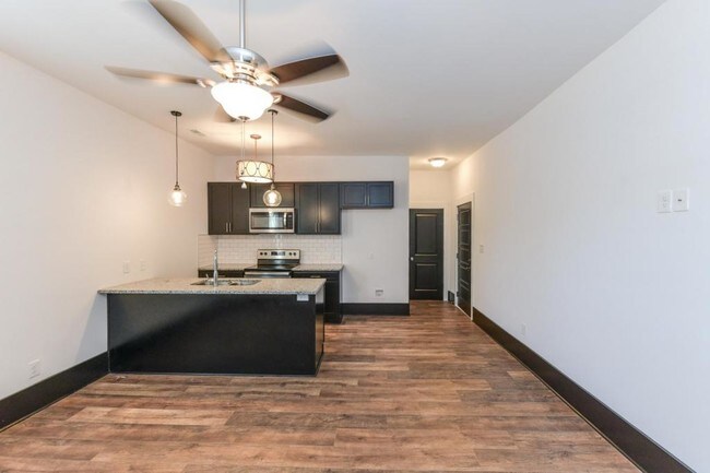 Foto del edificio - 21 W Liberty St Unit 201