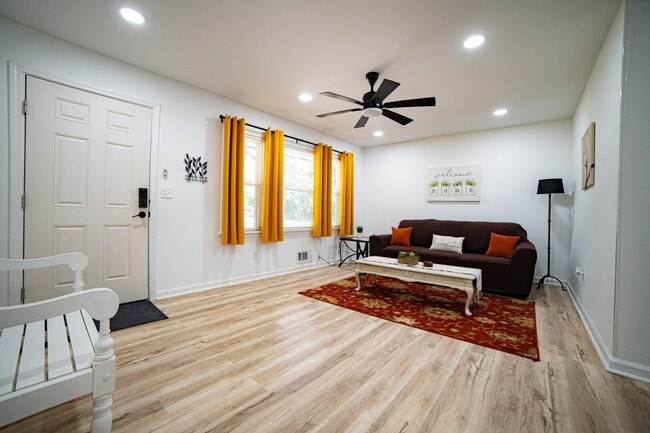 Building Photo - 369 Crane Dr