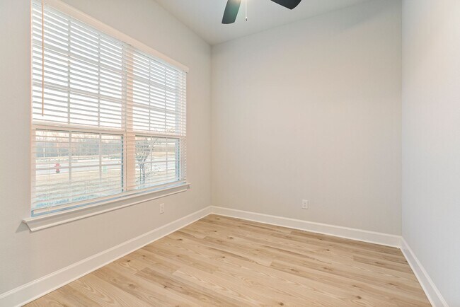 Building Photo - Texas Charm Meets Modern Comfort in Manor