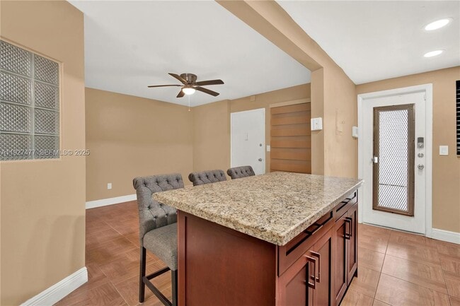 Building Photo - 1340 Lincoln Rd