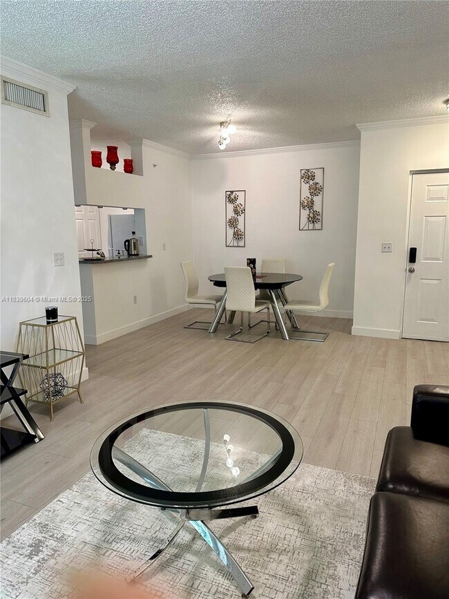 Foto del edificio - 17100 N Bay Rd