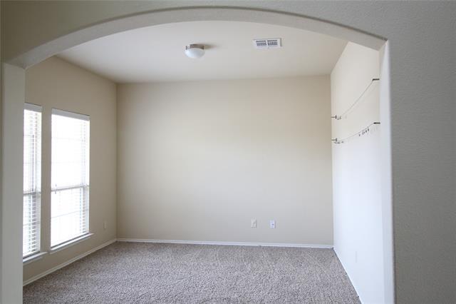 Building Photo - 2101 Hickory Trail