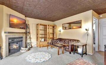 Building Photo - 3061 Lois Dr