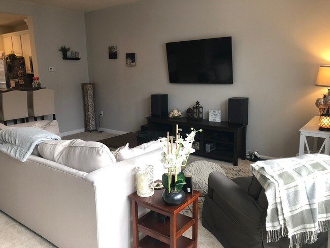 Foto del edificio - 124 Woodside Dr