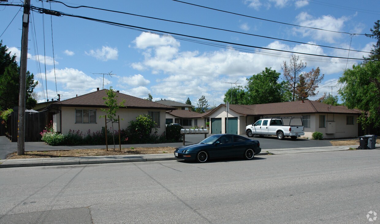 Primary Photo - 2143 Wyandotte St