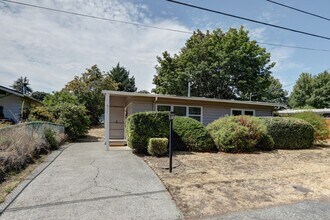 Building Photo - 611 Harrington Ave NE