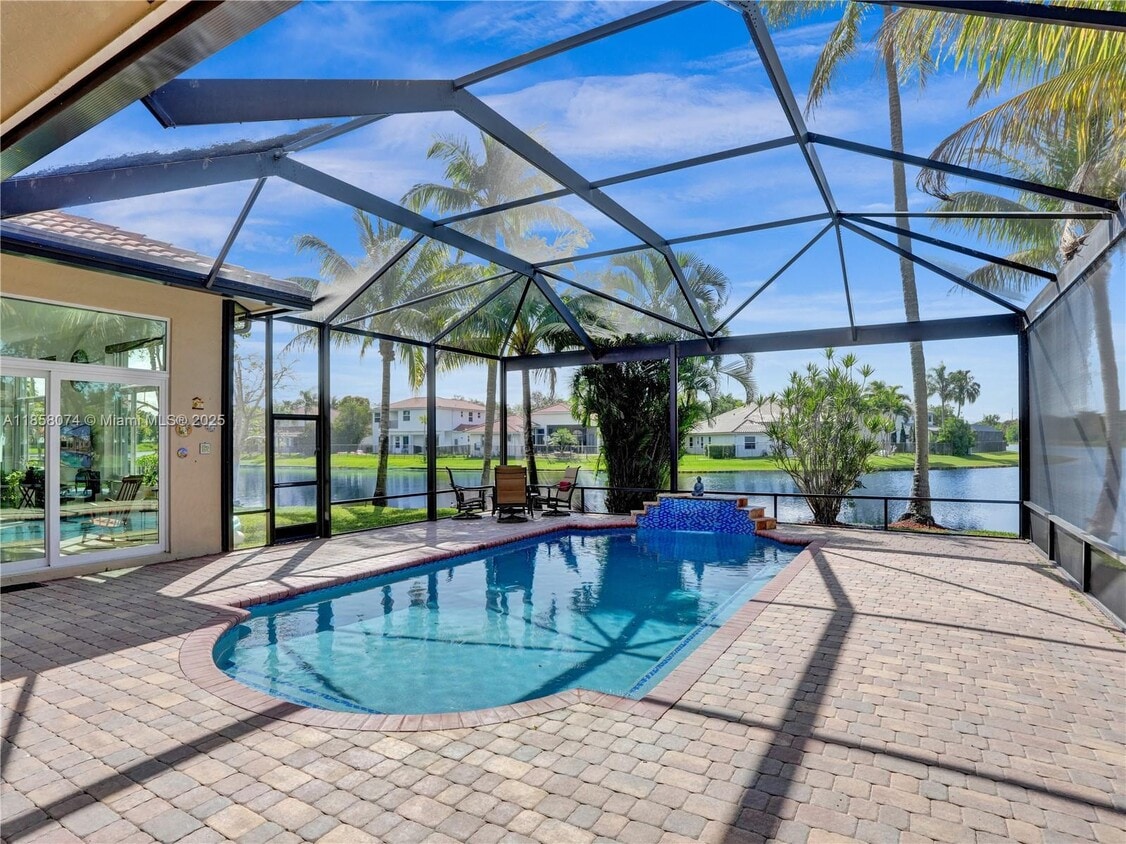 Foto principal - 2715 Edgewater Ct