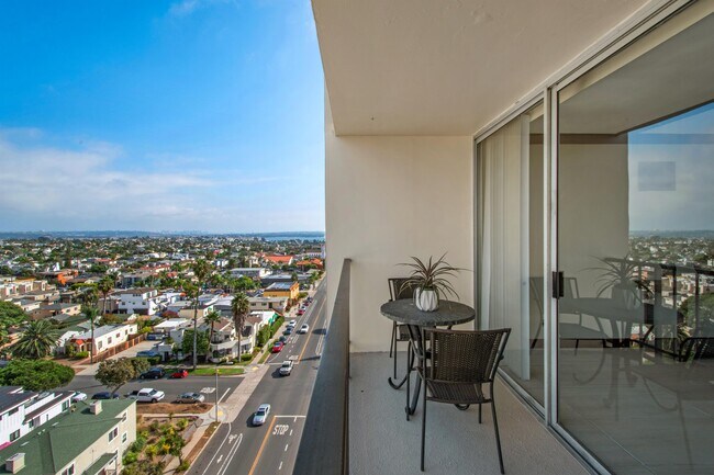 Foto del edificio - 4944 Cass St