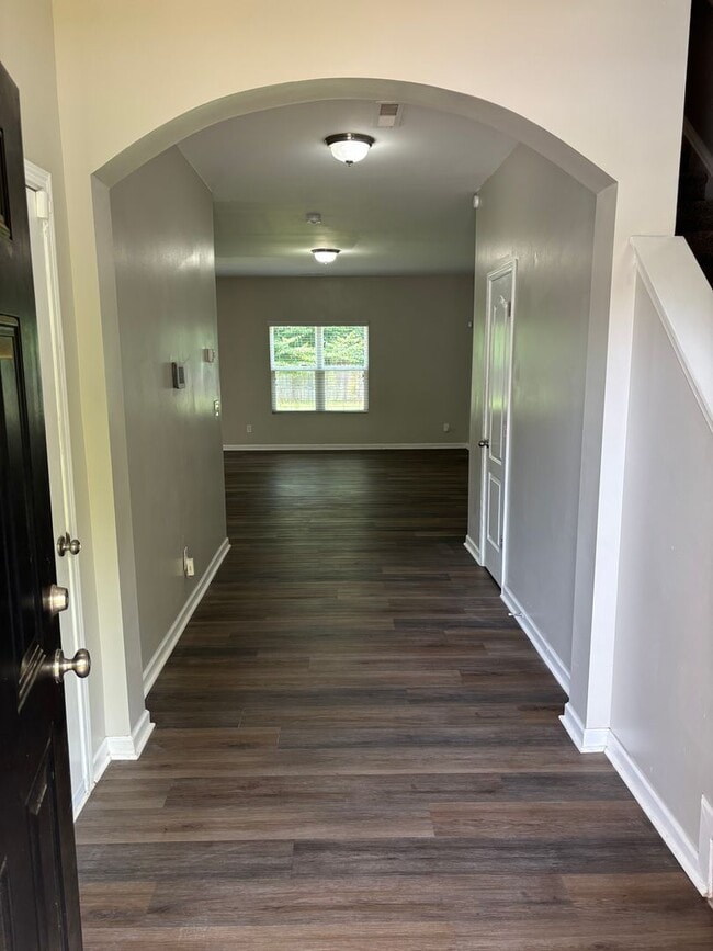 Building Photo - Four Bedroom Home In Mineral Springs/Unive...