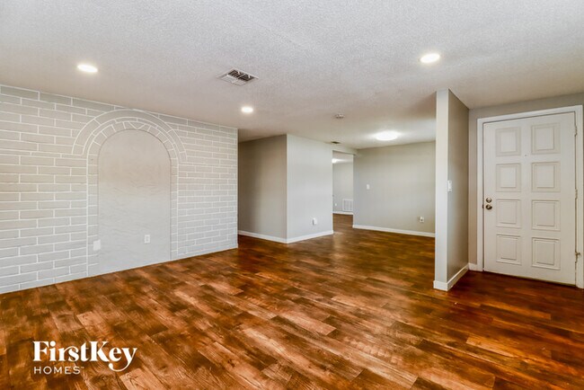 Foto del edificio - 6428 Ridge Crest Dr