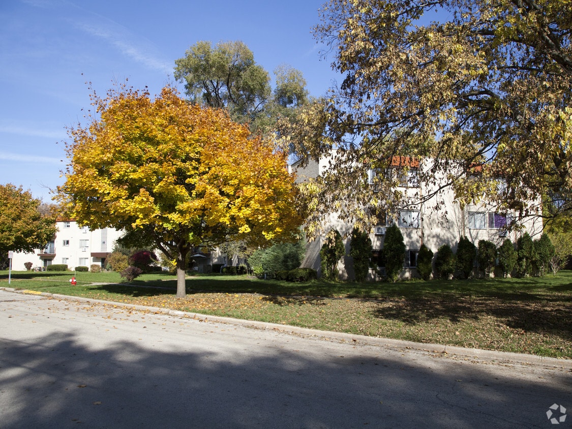 2900 Lincoln Ave, Riverside, IL 60546 Apartments in Riverside, IL