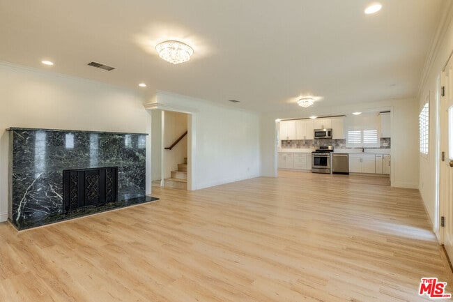 Building Photo - 445 S Mansfield Ave