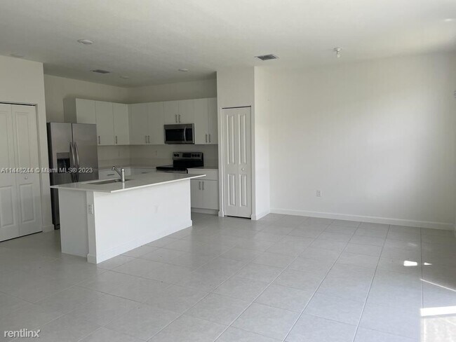 Foto del edificio - 3 br, 2.5 bath House - 11922 NW 47th Mnr #...