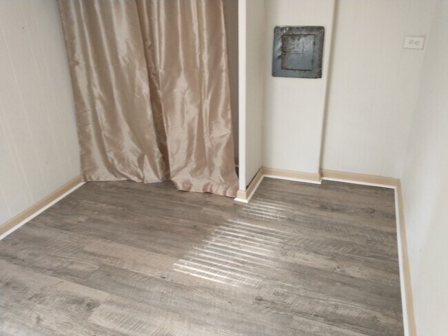 Foto del edificio - 1325 N Franklin St