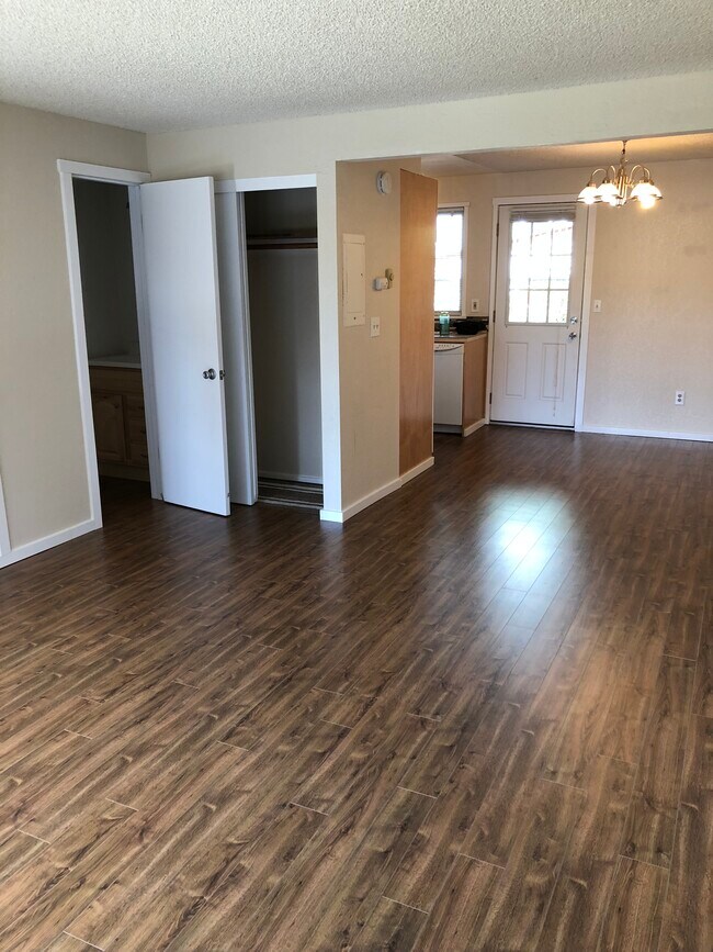 Foto del edificio - 5903 8th Ave NW