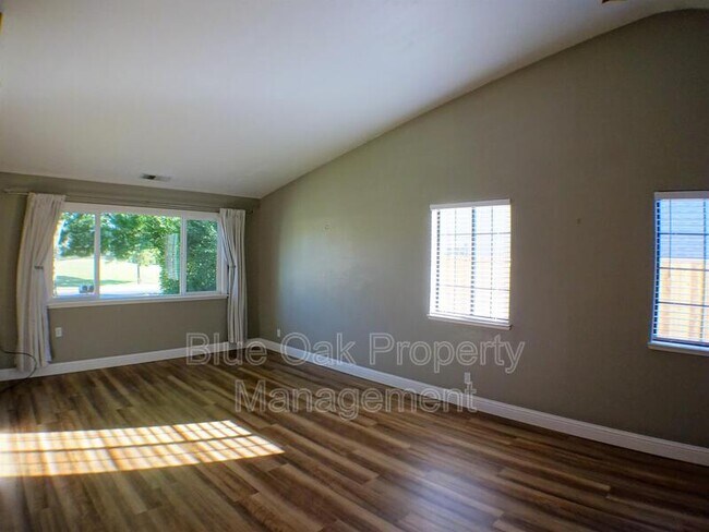 Foto del edificio - 3008 California Park Dr