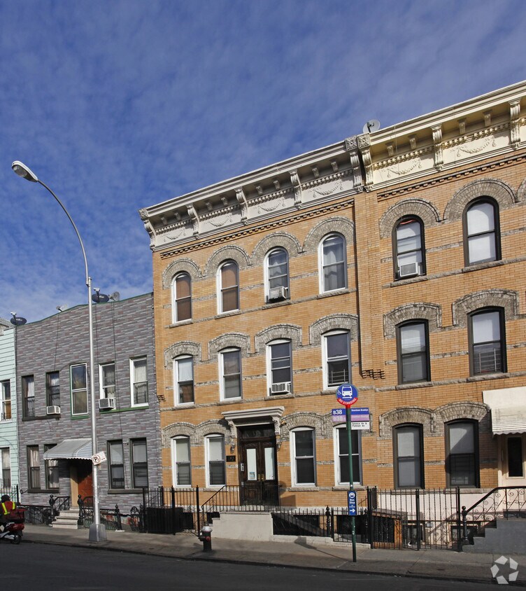 Primary Photo - 783 Seneca Ave