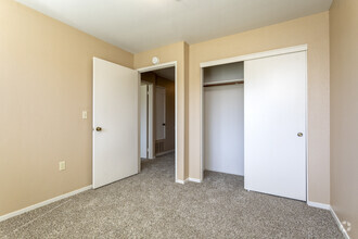 Stonegate Apartments photo'