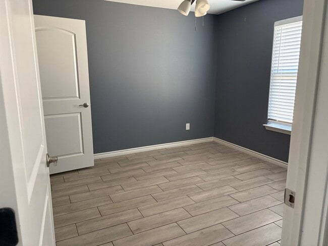 Building Photo - 1020 Tesoro Stone