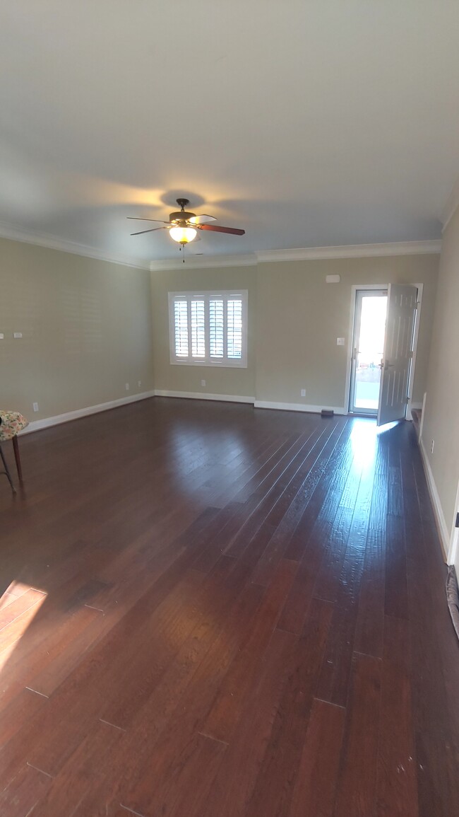 Living Room - 1002 Enterprise Dr