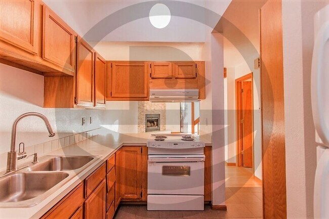 Building Photo - 3141 Bell Dr