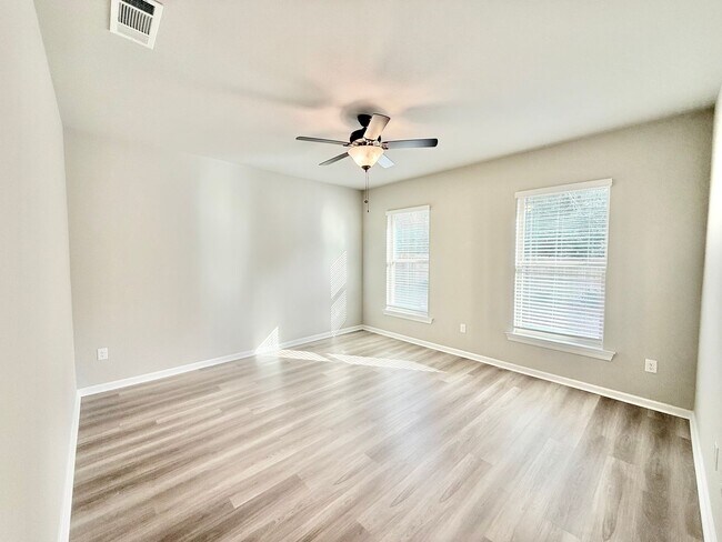 Foto del edificio - Spacious 4-Bedroom Home - Southern Palms