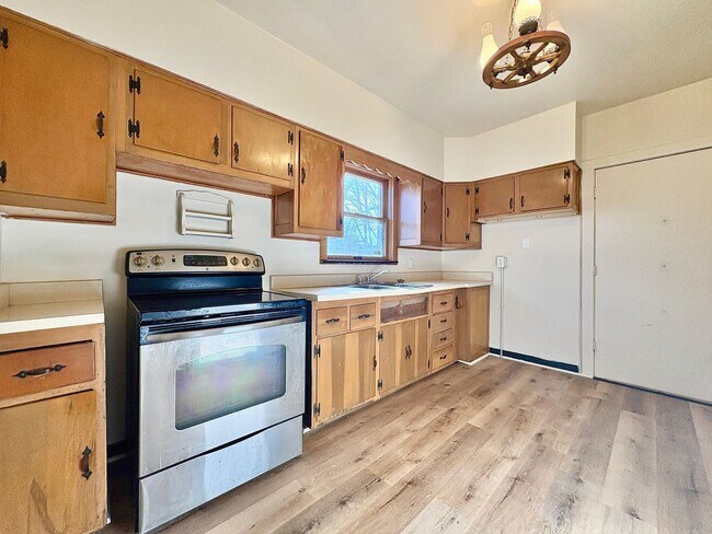 Building Photo - 1133 N Elmer St