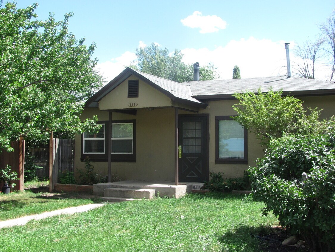 Foto principal - Cute Stucco Home - 2 bedrooms 1 bath