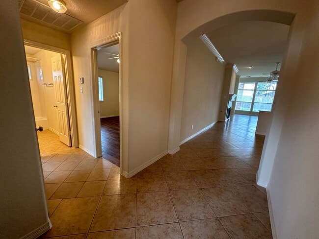 Foto del edificio - 3 Bedroom, 2 Bath Home with Spacious Backy...