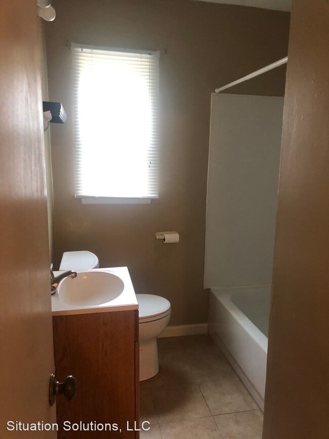 Building Photo - 3 br, 3 bath House - 1443 Salton Drive