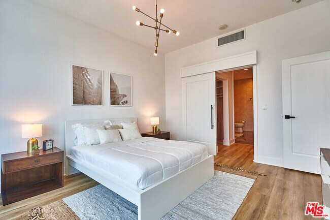 Foto del edificio - 900 W Olympic Blvd