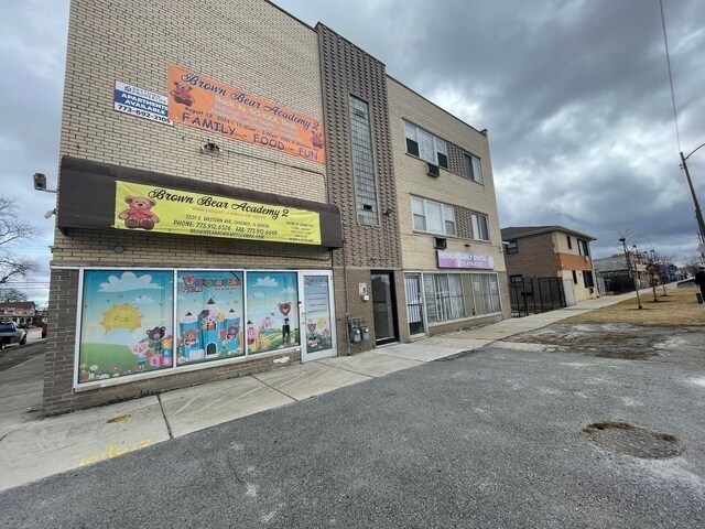 Foto principal - 7201 S Western Ave