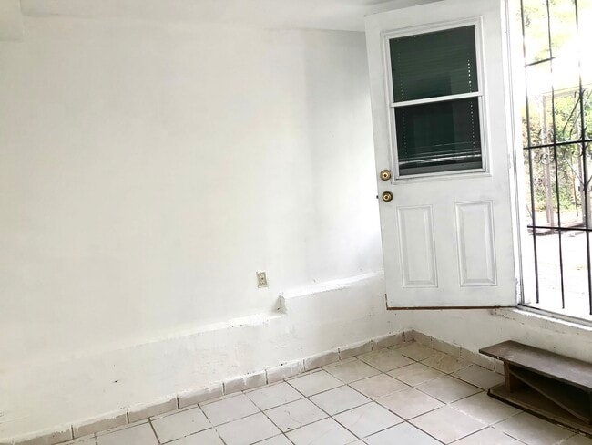 Building Photo - 1402 High St