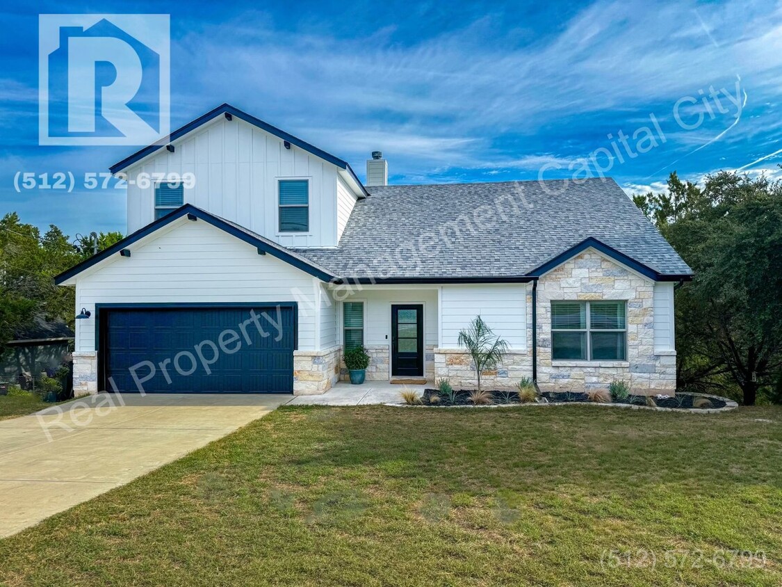 Foto principal - Stunning 4-Bedroom & 3 Bathroom Home with ...