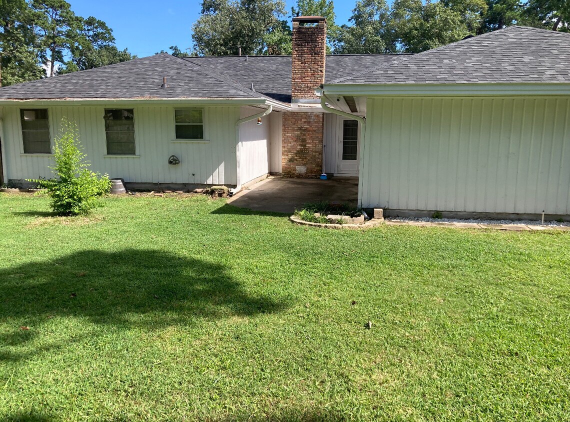 Building Photo - 1512 Wildbriar Dr
