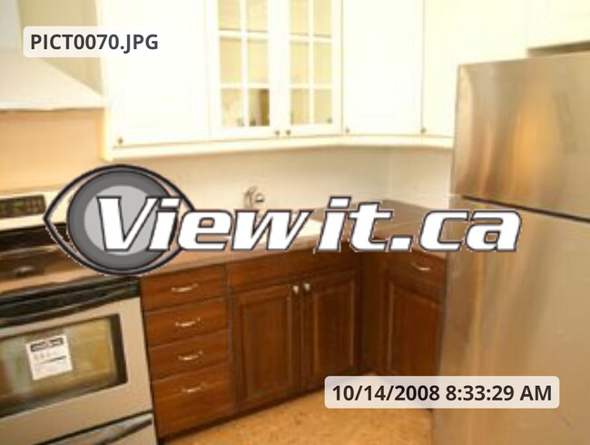 Photo du bâtiment - Large 3 Bedroom Upper Level Unit