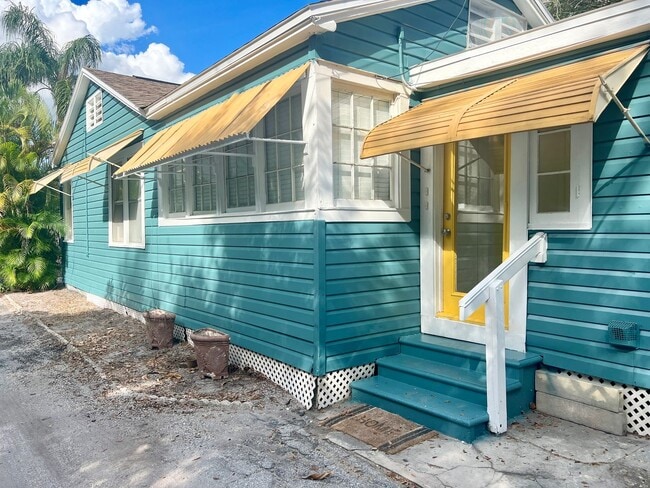 Building Photo - 1609 14th Ave W