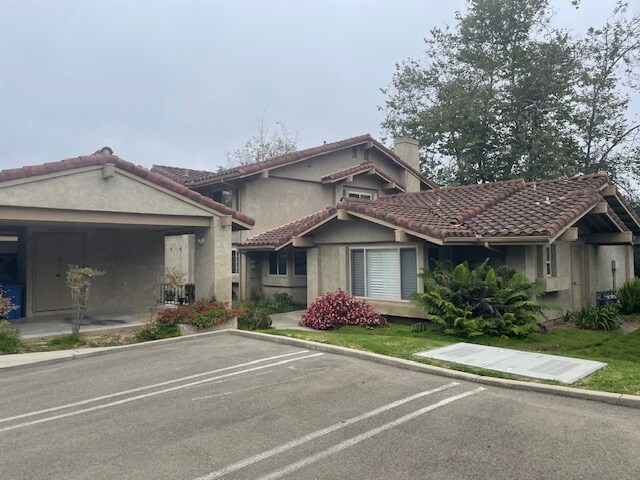 Foto del edificio - 1423 Golf Course Ln