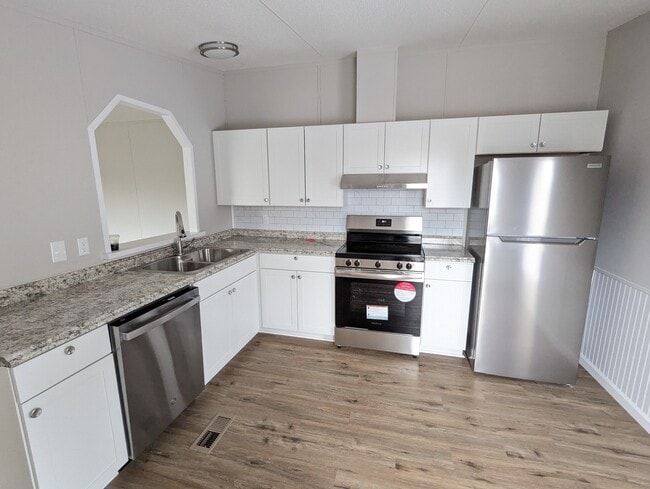 Building Photo - 329 Pine Hills Rd