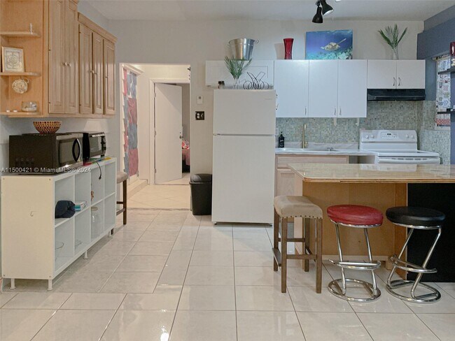 Building Photo - 4201 SW 60th Pl