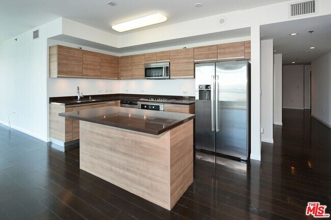 Foto del edificio - 3785 Wilshire Blvd