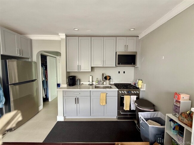 Building Photo - 302 E Broadway