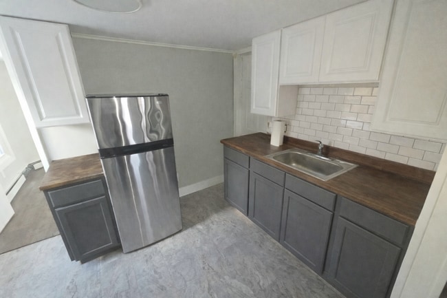 Kitchen - 120 Broad St