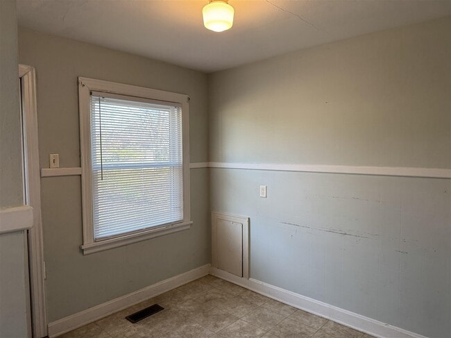 Foto del edificio - 1304 Cabell Dr