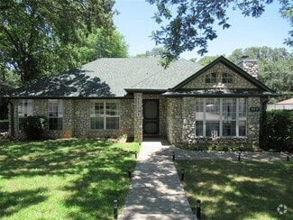 Building Photo - 707 High Crest Dr
